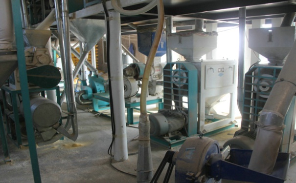 玉米加工成套机械使用一段时间应该及时对机械进行清理